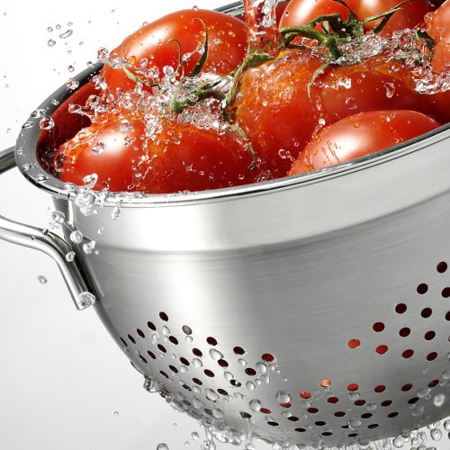 NY_CT_tomato_tomatoes_pour_colander_jens johnson_photographer_splash_food